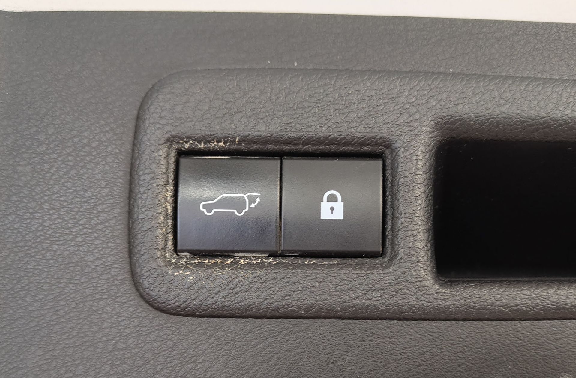Lexus NX 300h Premium 2WD - foto 21