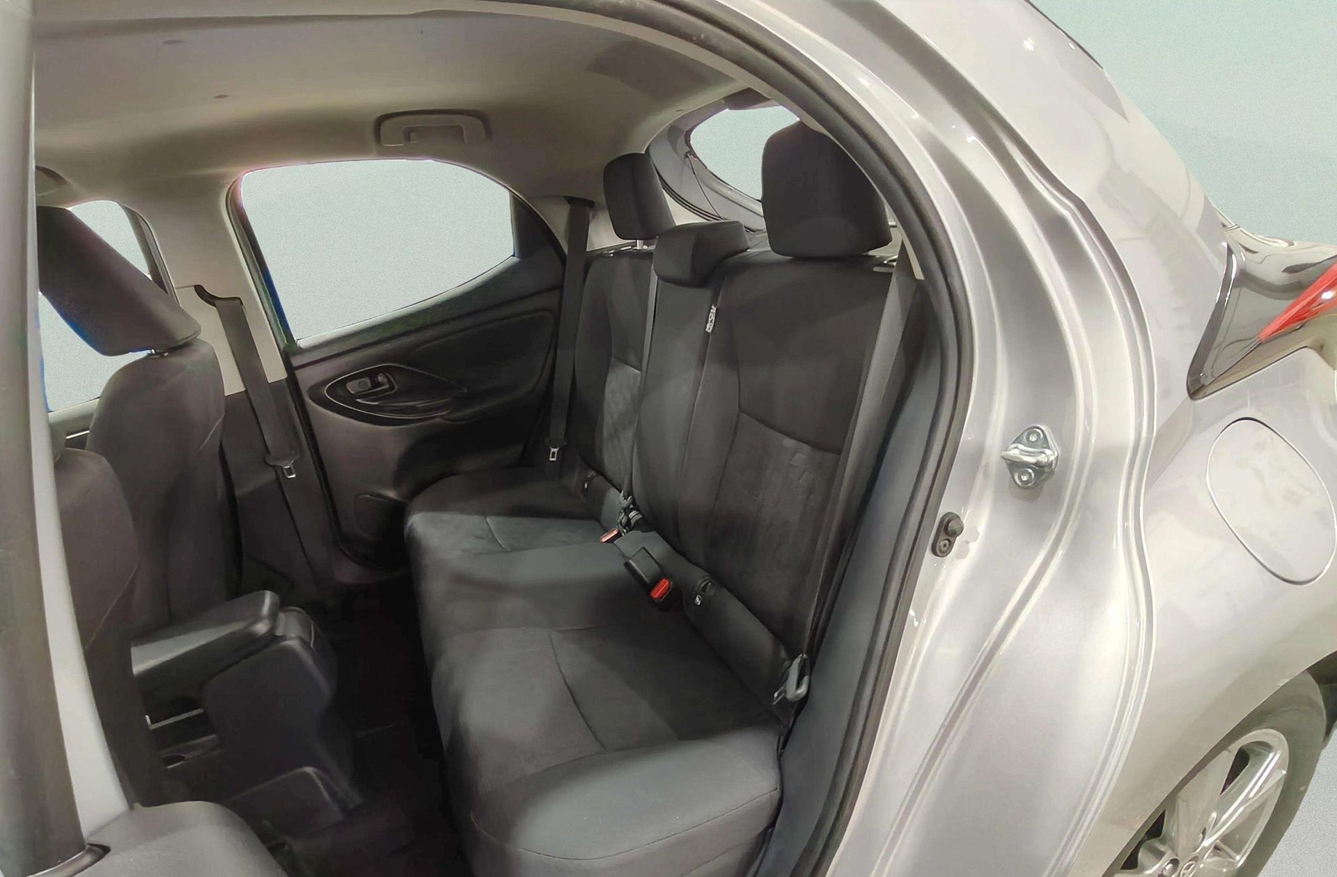 Toyota Yaris 120H Active Plus - foto 11