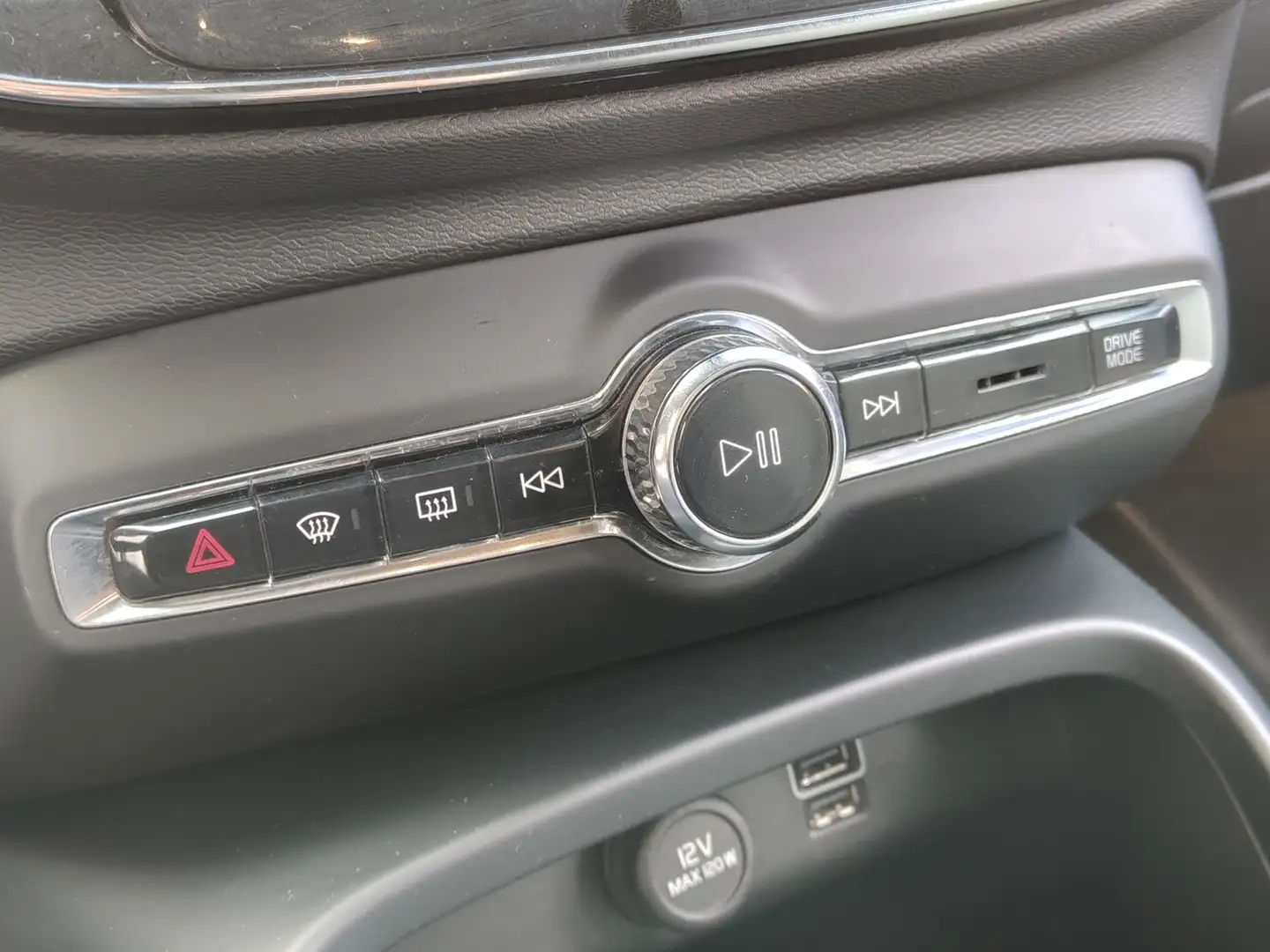 Foto Volvo XC40 Volvo XC40 T3 Momentum Pro  (163 CV)