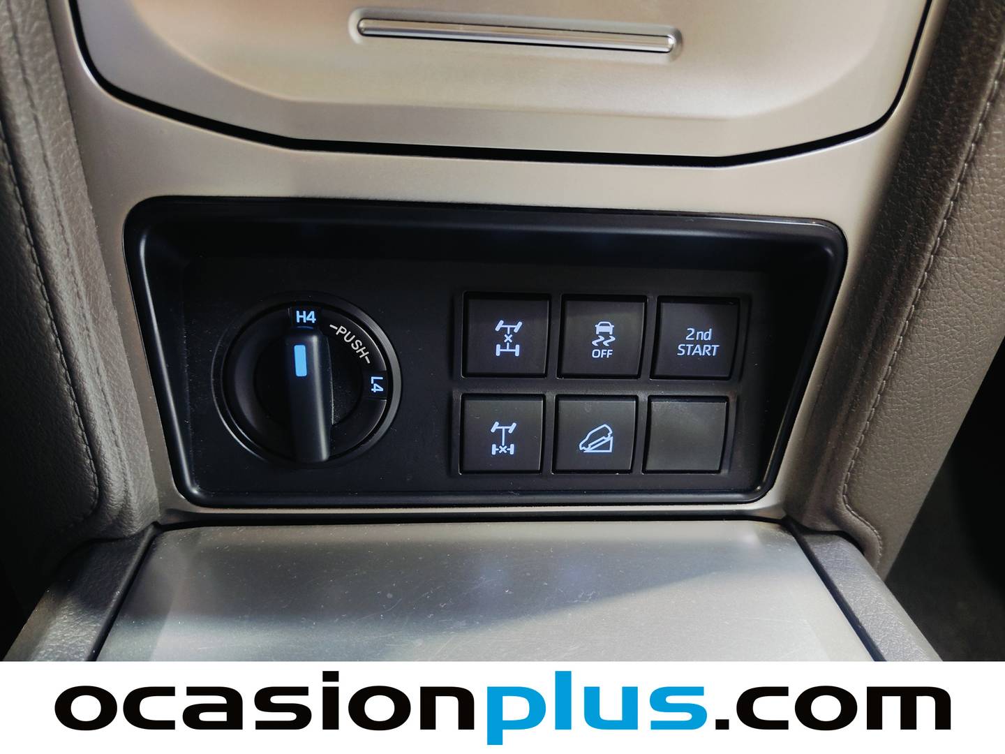 Extras y acabados del Toyota Land Cruiser Toyota Land Cruiser 2.8 D-4D VX Auto (204 CV) 7 PLAZAS