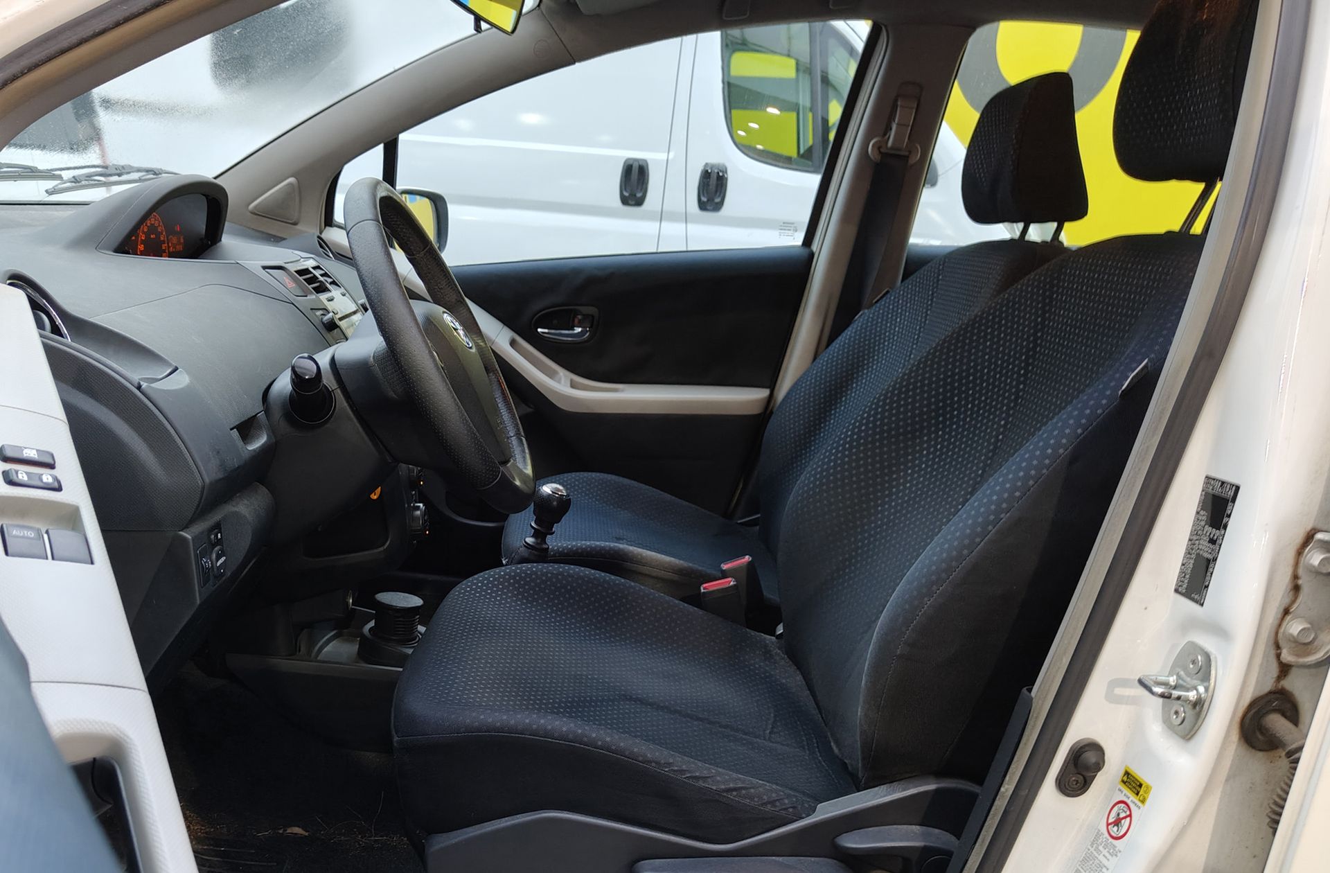 Toyota Yaris 1.3 VVT-I TS - foto 8