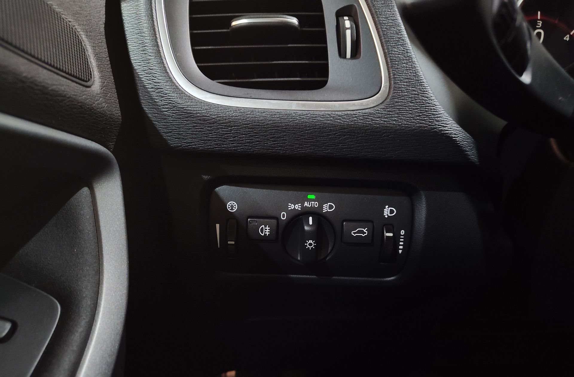Volvo V40 D2 Cross Country - foto 23