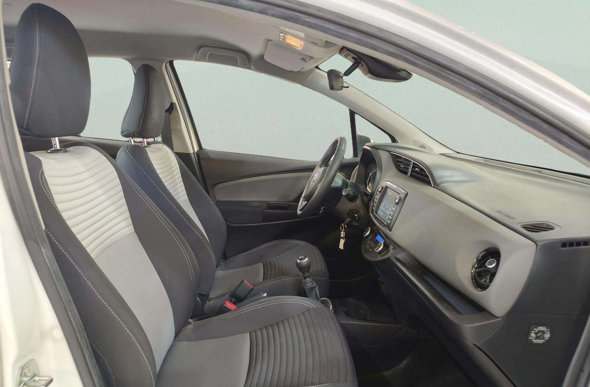 Toyota Yaris 1.5 Active - foto 17
