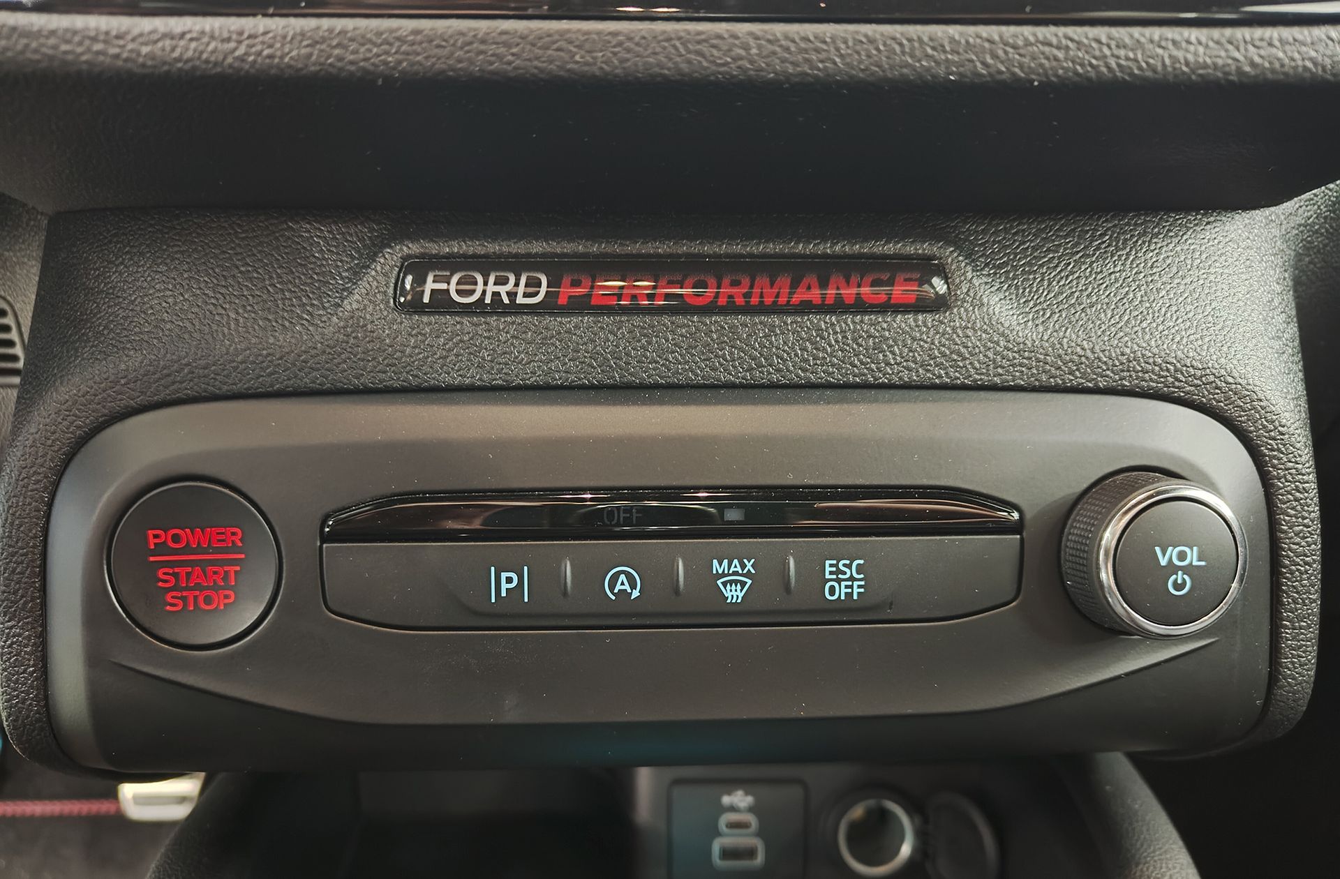 Ford Focus 2.3 EcoBoost ST - foto 39