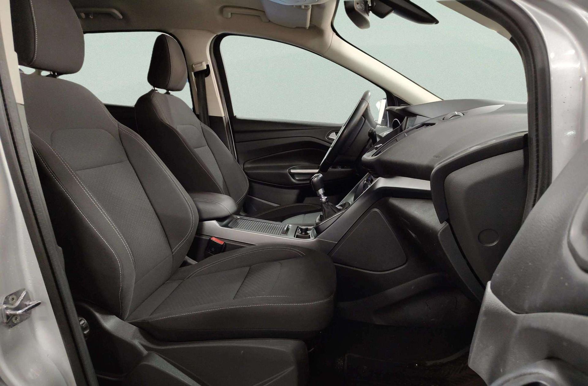 Ford Kuga 1.5 EcoBoost Trend+ 4x2 - foto 19