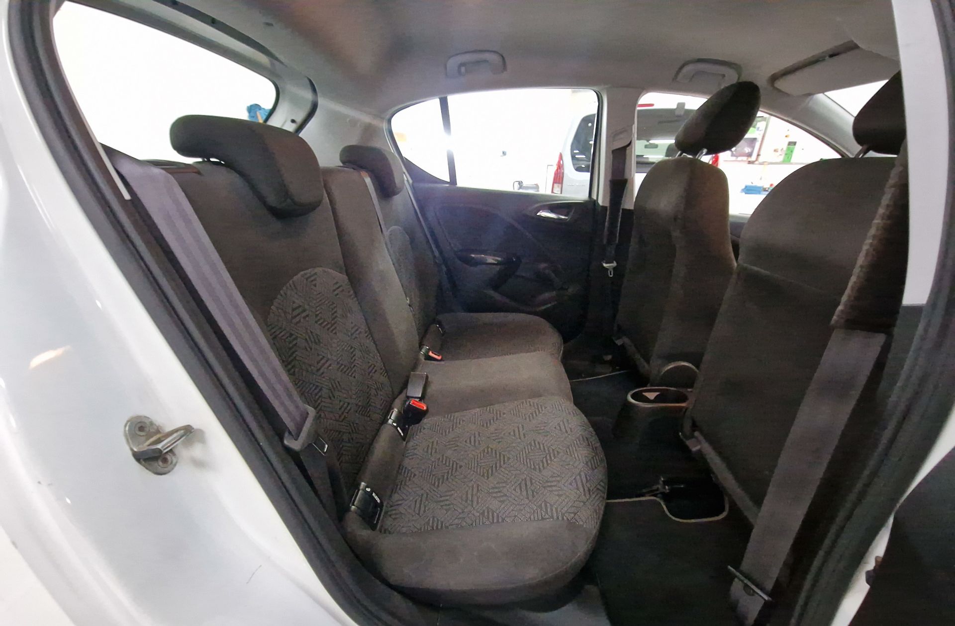 Opel Corsa 1.4 Selective - foto 14
