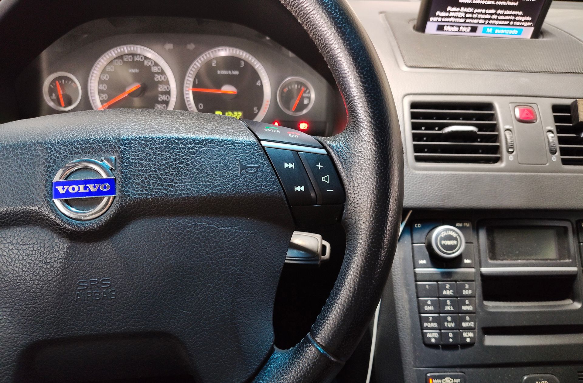 Volvo XC90 D5 Executive - foto 31