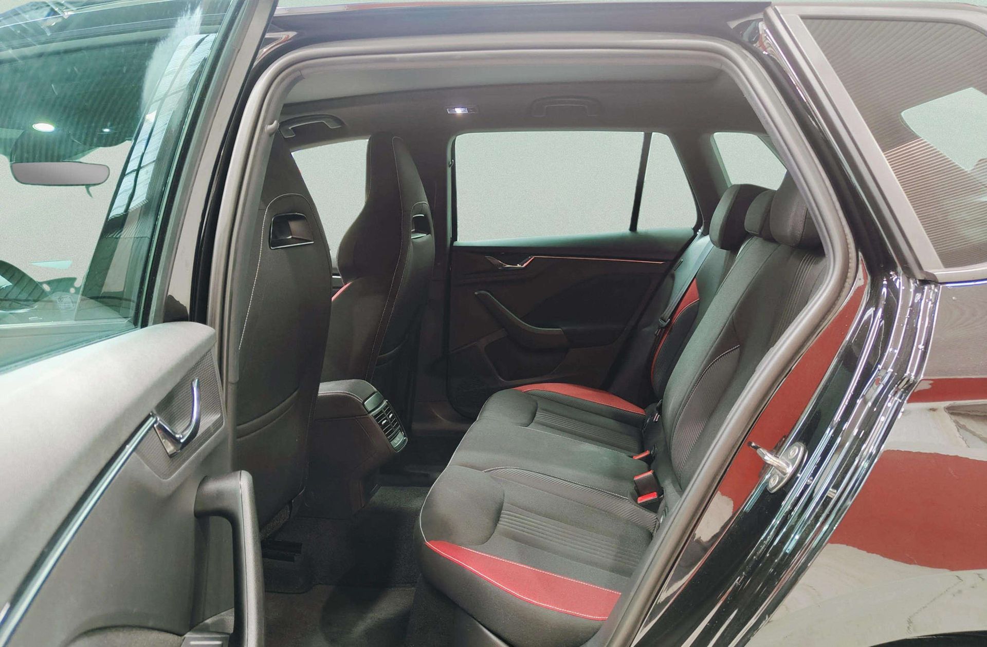 Škoda Kamiq 1.5 TSI Monte Carlo - foto 12
