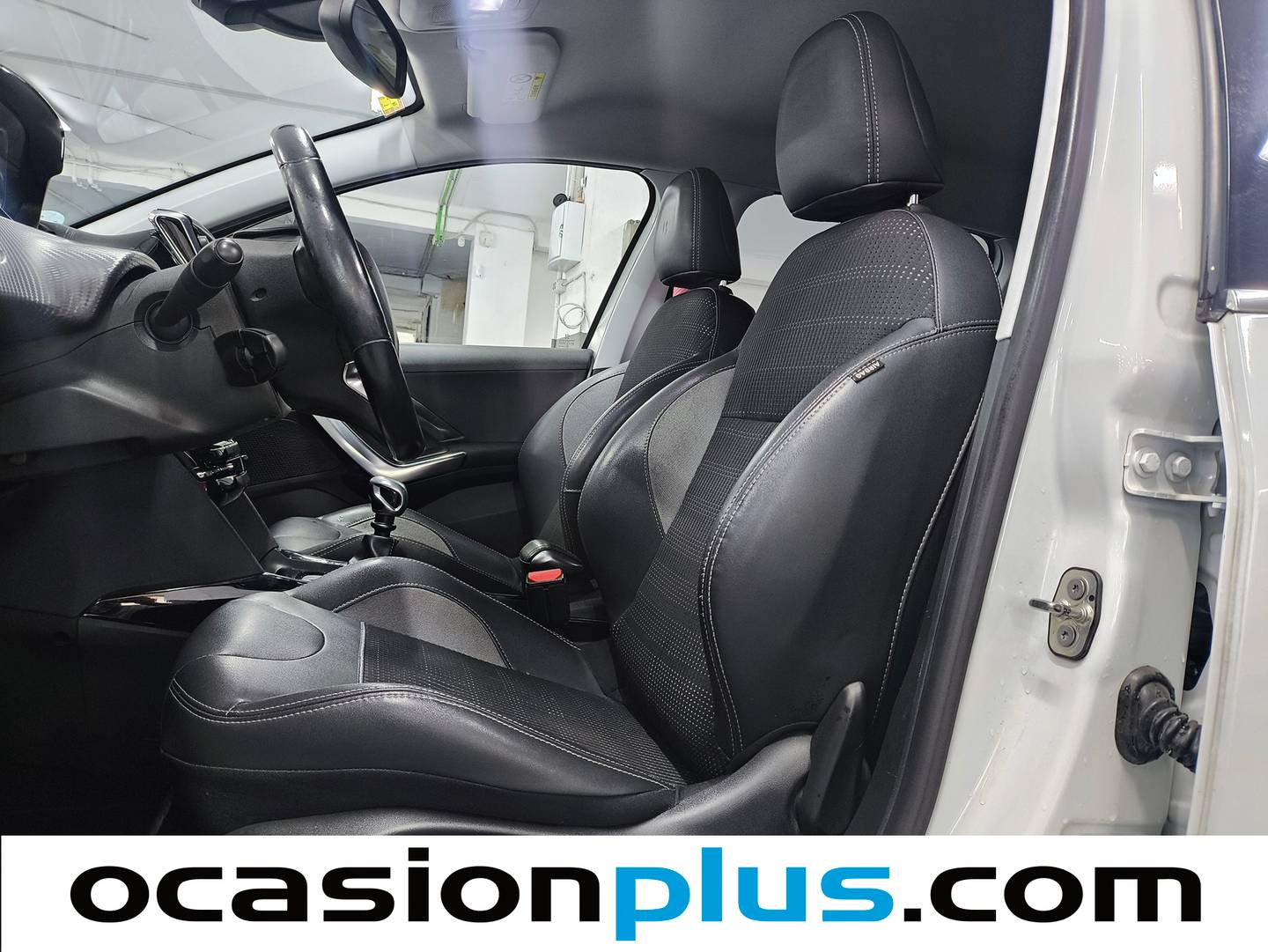 Foto asientos delanteros Peugeot 2008 Peugeot 2008 BlueHDi 120 S&S Allure (120 CV)