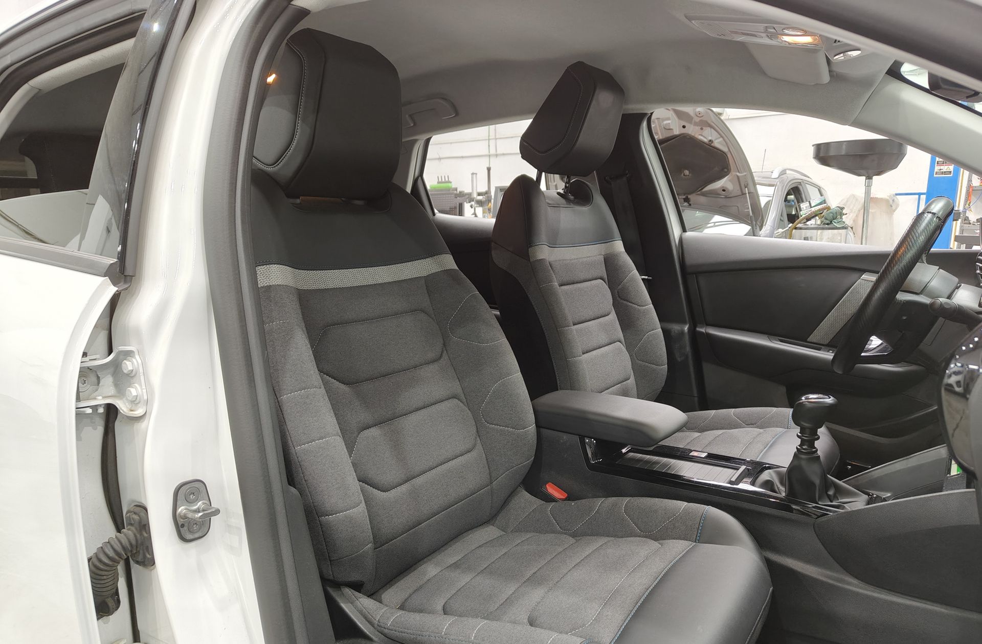 Citroën C4 PureTech 130 Plus - foto 17