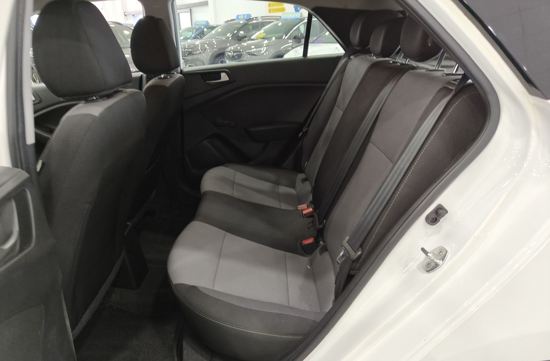 Hyundai i20 1.2 MPI Essence LE - foto 11