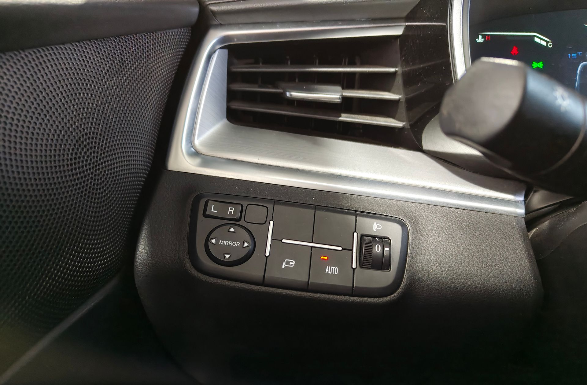 SWM G01 1.5T Luxury - foto 12