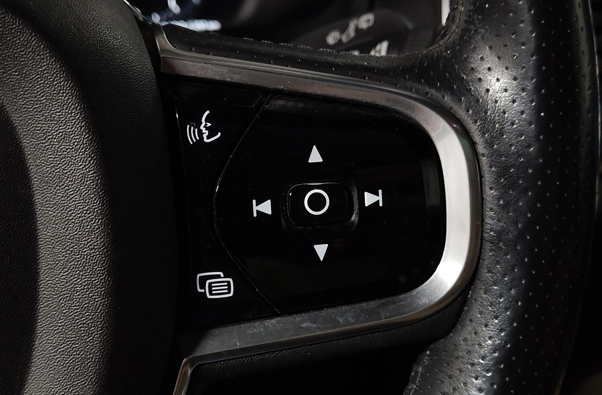 Volvo XC90 D4 Momentum 7 plazas - foto 31