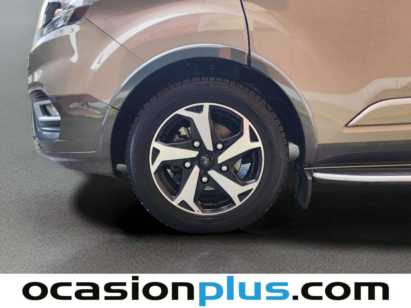 Foto Ford Tourneo Custom FORD Tourneo Custom 2.0 EcoBlue L2 Active Auto (170 CV) 8 Plazas