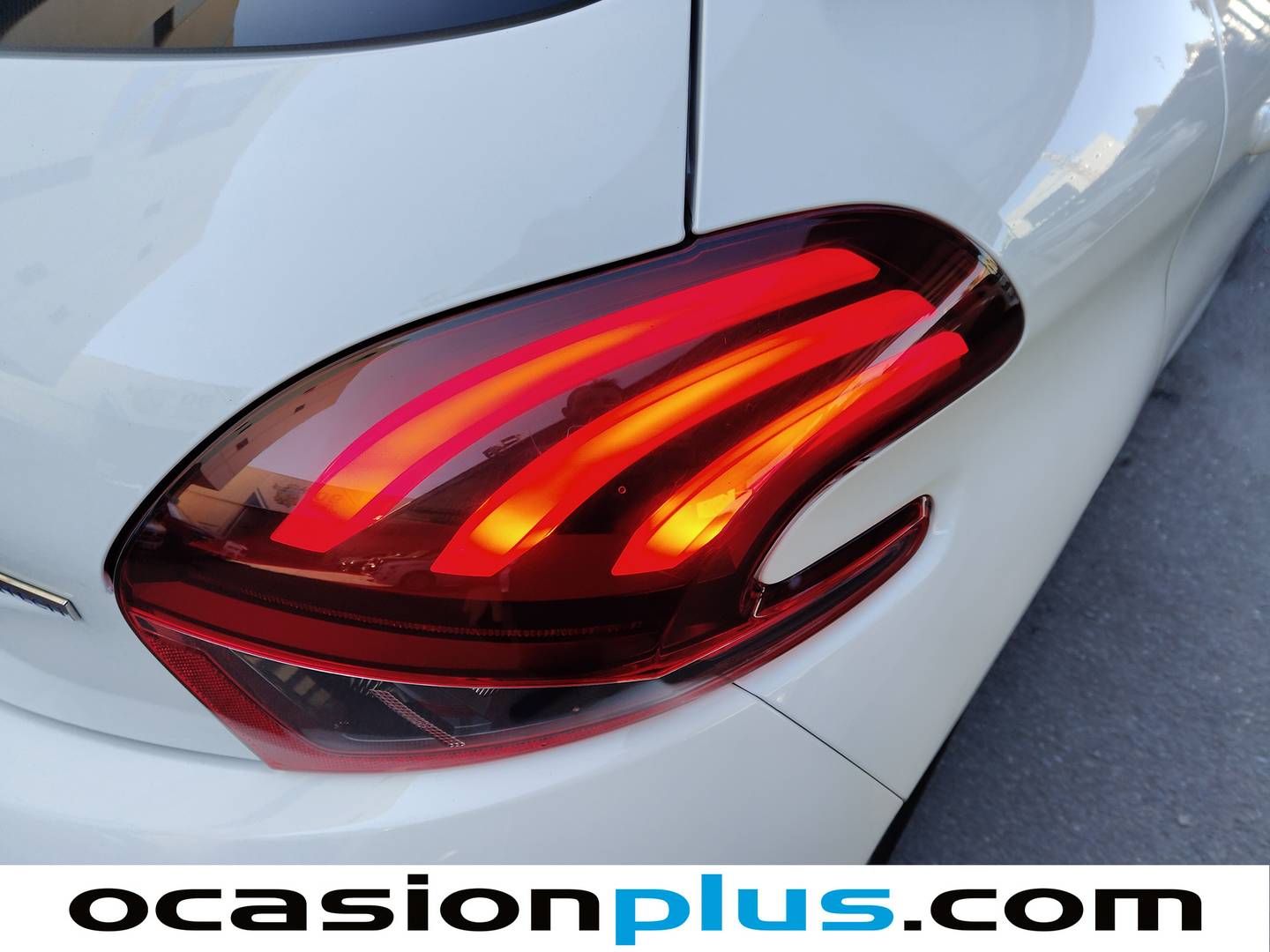 Peugeot 208 Peugeot 208 1.2 PureTech Allure (82 CV) manual