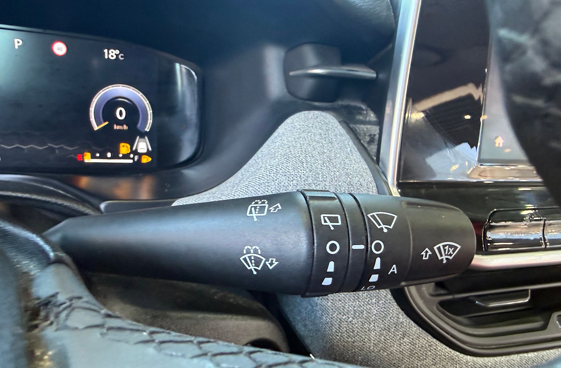 Jeep Compass eHybrid 1.5 MHEV Longitude DCT - foto 24