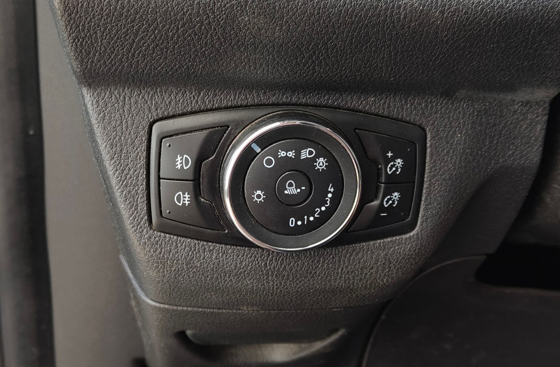 Ford Tourneo Courier 1.0 EcoBoost Titanium - foto 24