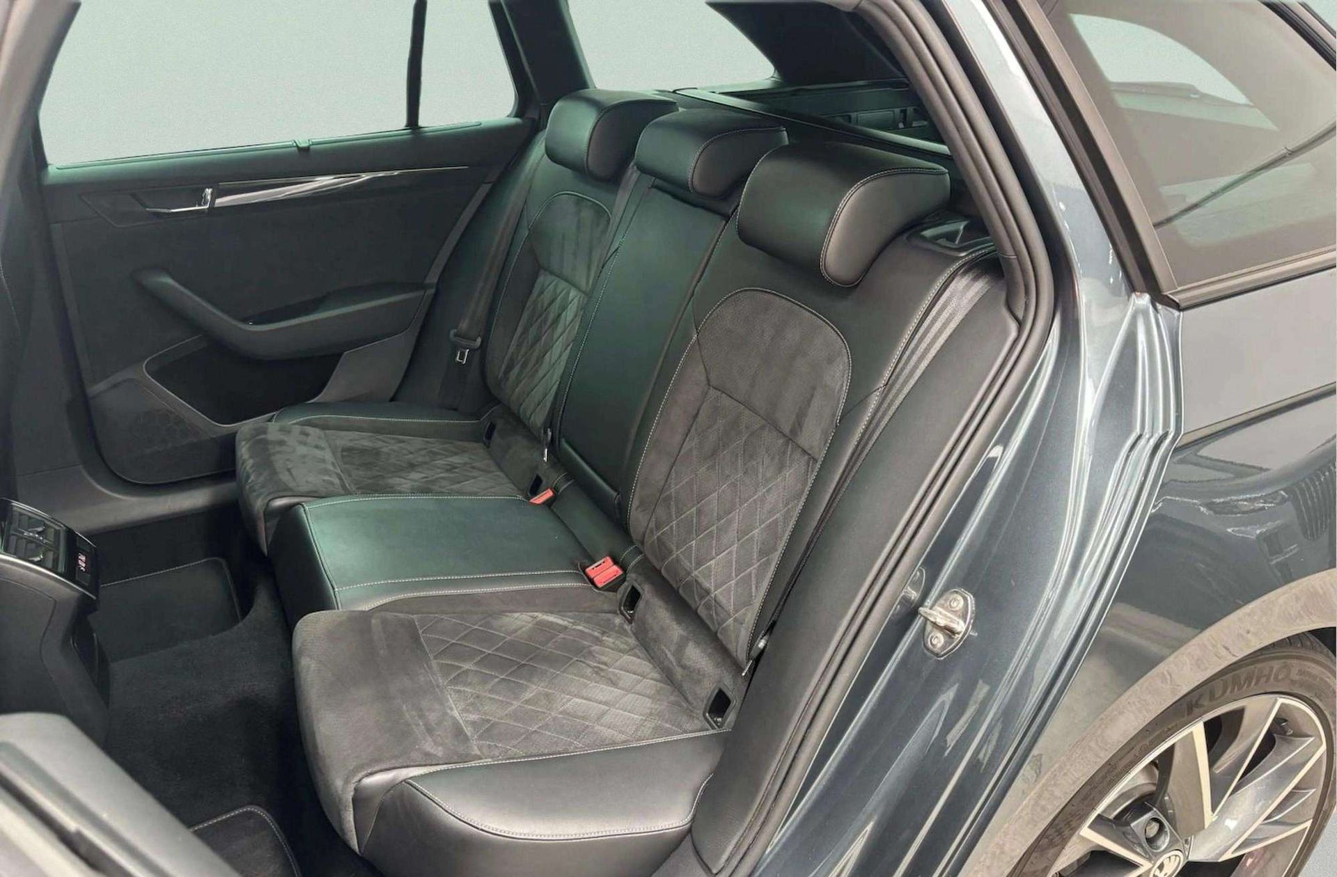 Škoda Superb Combi 2.0 TDI Sport Line DSG - foto 14