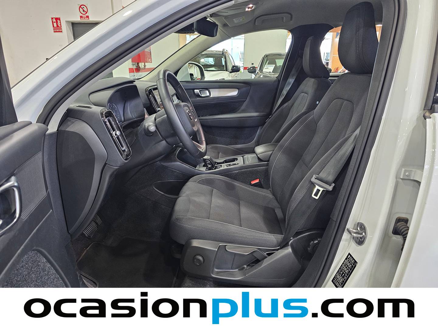 Foto Volvo XC40 Volvo XC40 B3 G Momentum Pro Auto (163 CV)