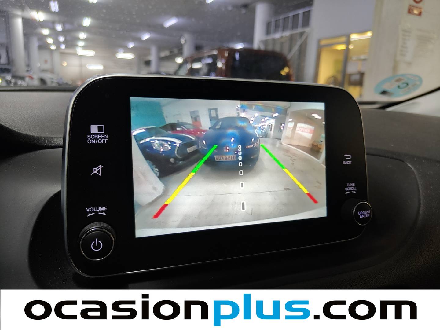 Equipamiento del Fiat Tipo Fiat Tipo 1.6 Multijet Lounge DDCT (120 CV)
