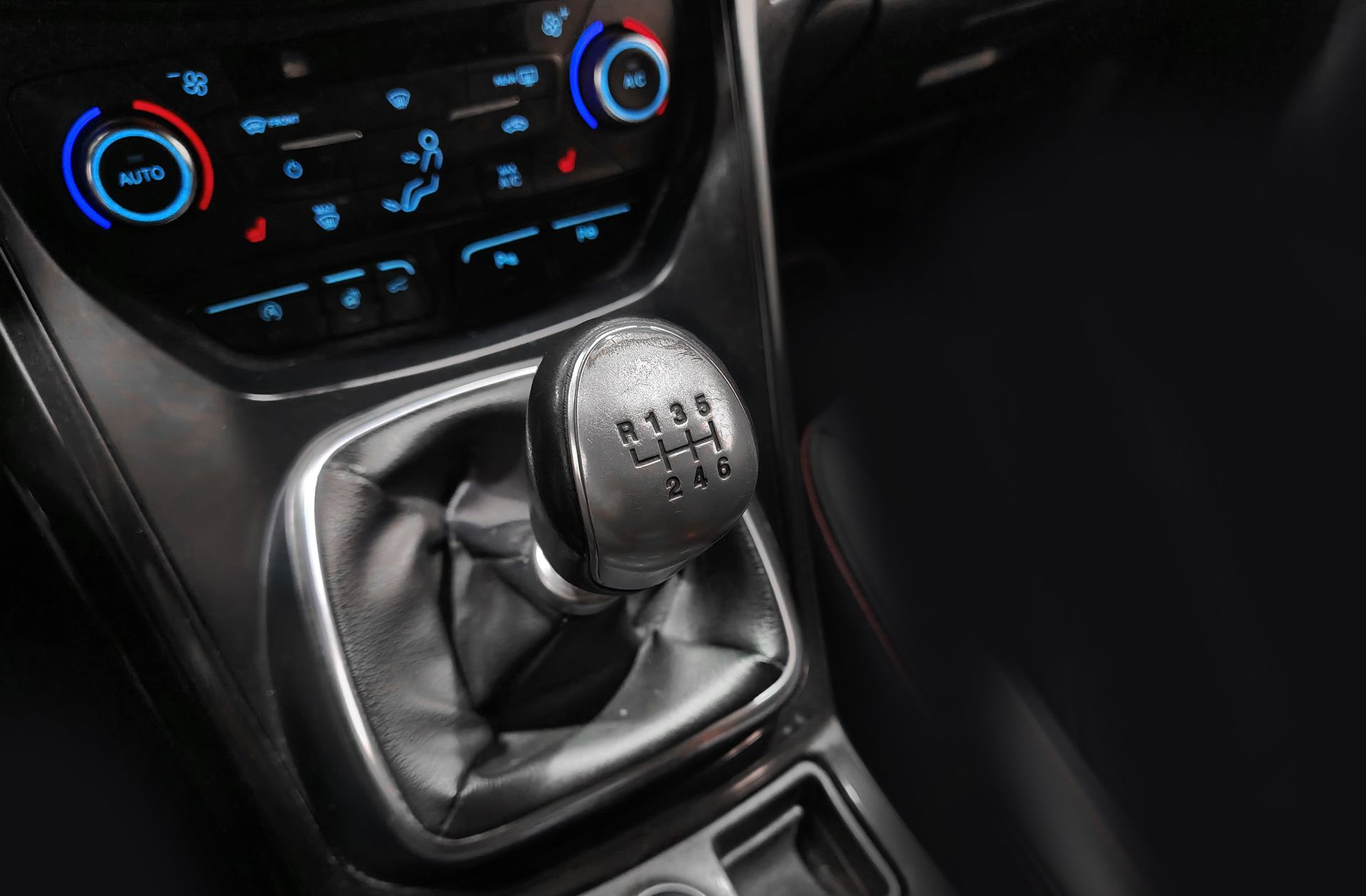 Ford Kuga 1.5 EcoBoost ST-Line 4x2 - foto 6