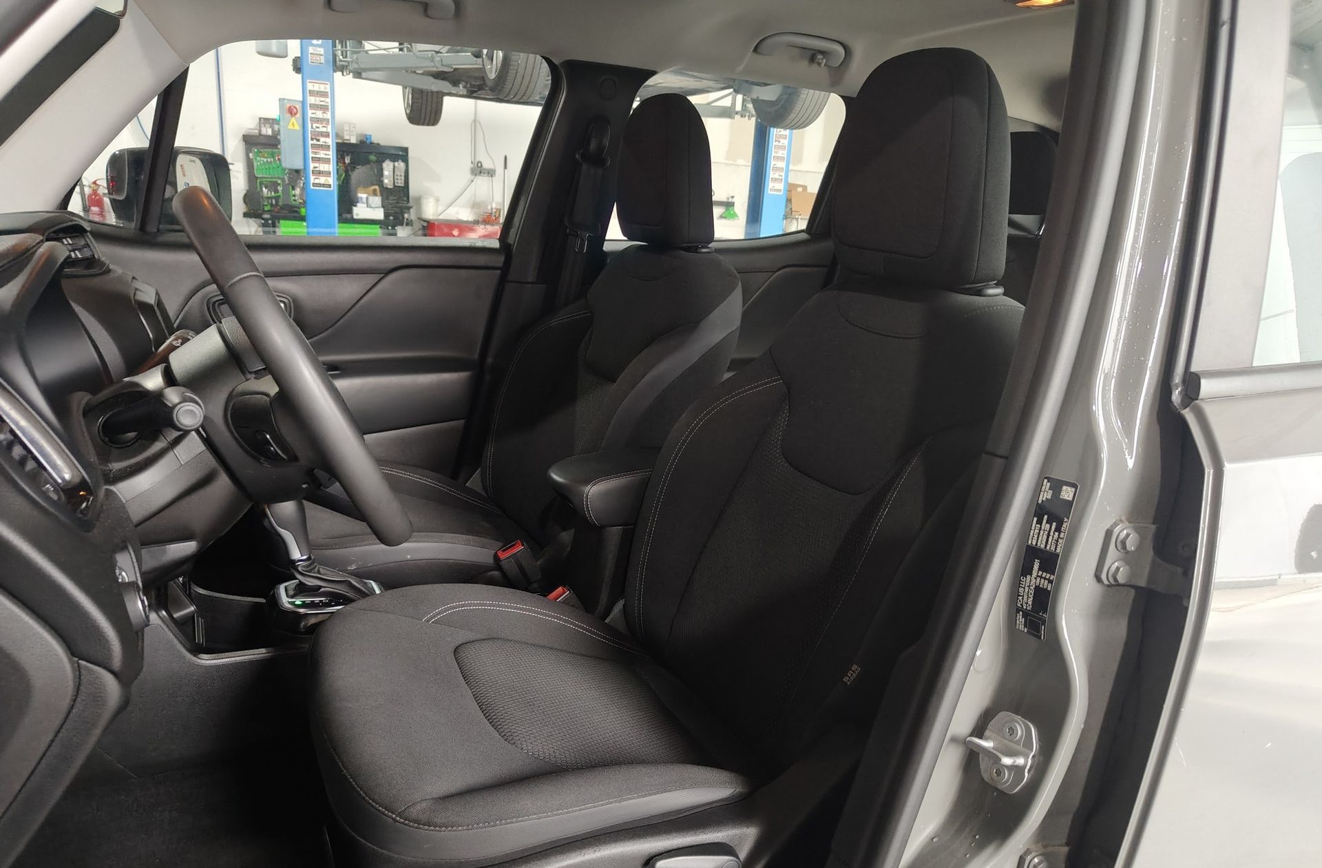 Jeep Renegade eHybrid Night Eagle ATX - foto 9