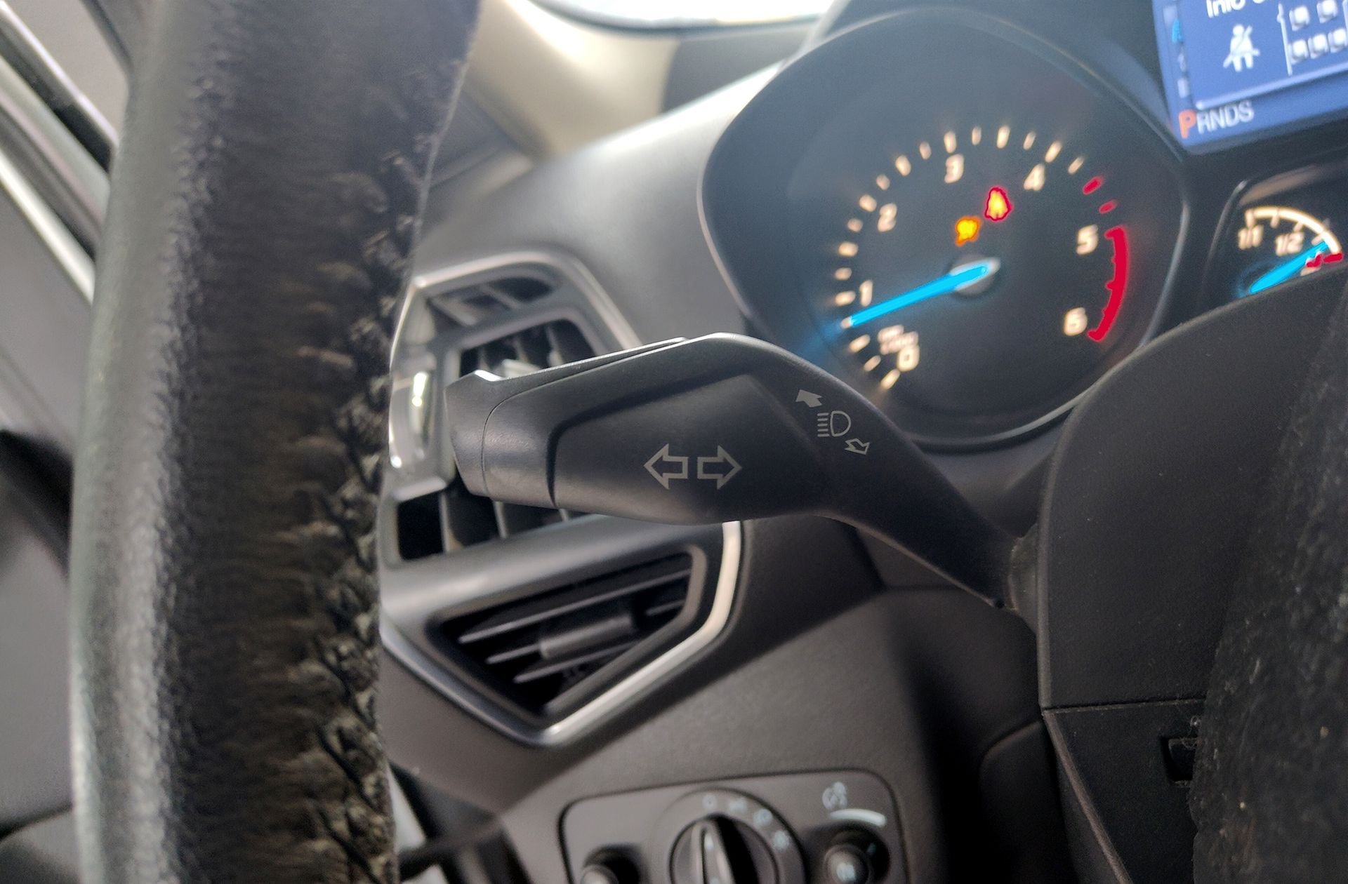 Ford Kuga 2.0 TDCi Titanium 4x4 Powershift - foto 26