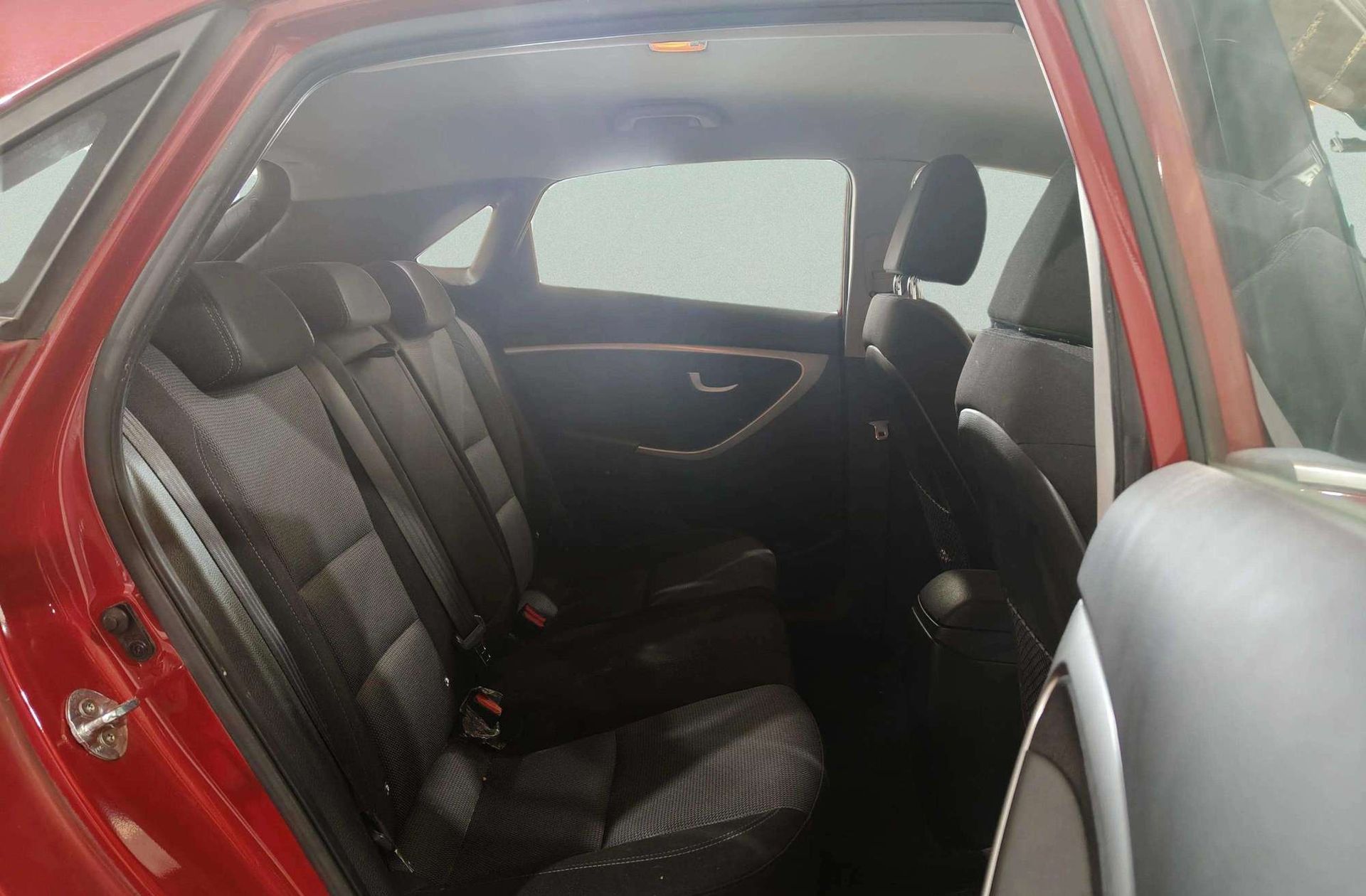 Hyundai i30 1.6 CRDi BlueDrive Tecno - foto 13