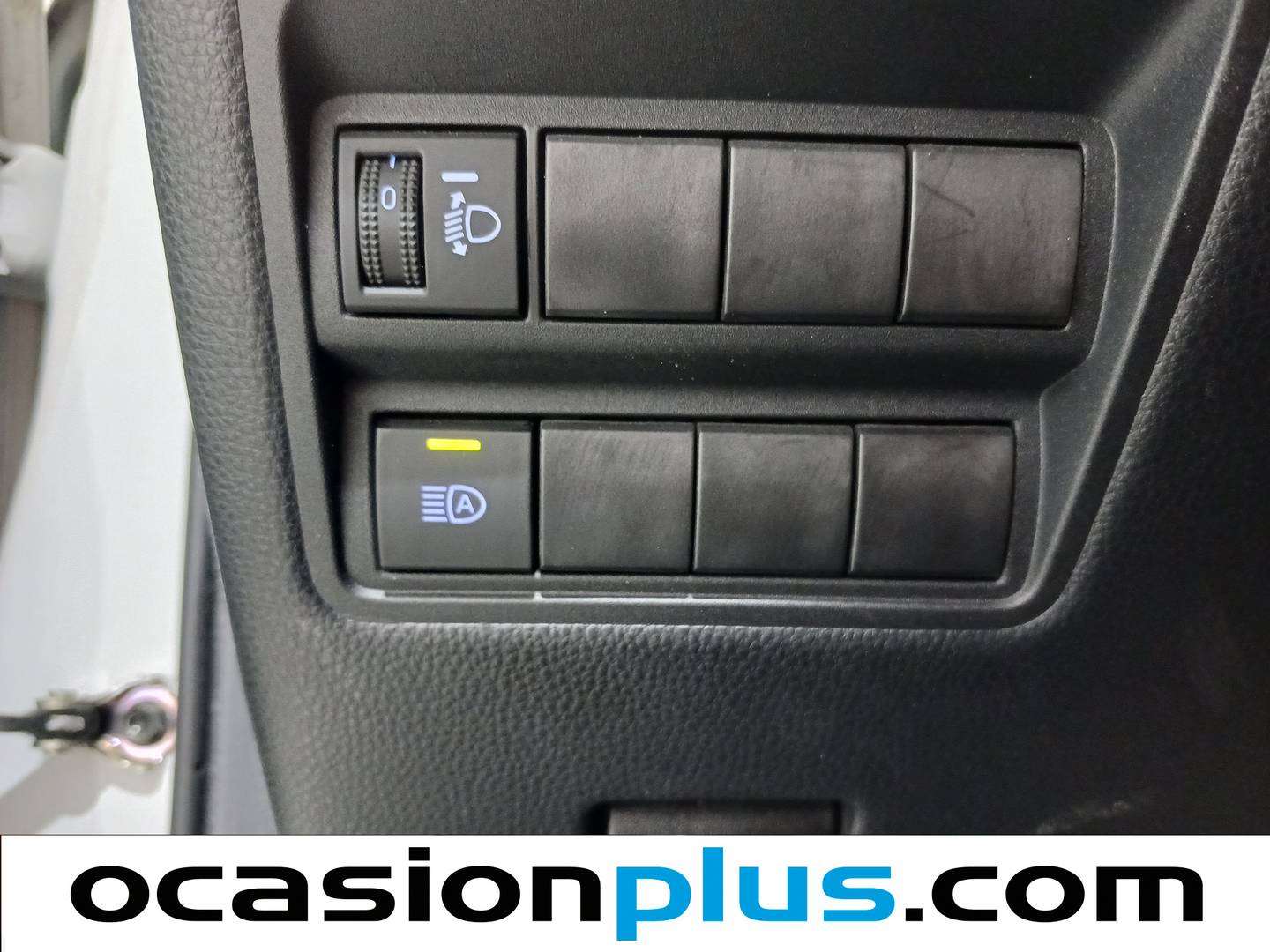 Extras y acabados del Toyota Yaris Toyota Yaris 1.5 120H Business Plus (116 CV)