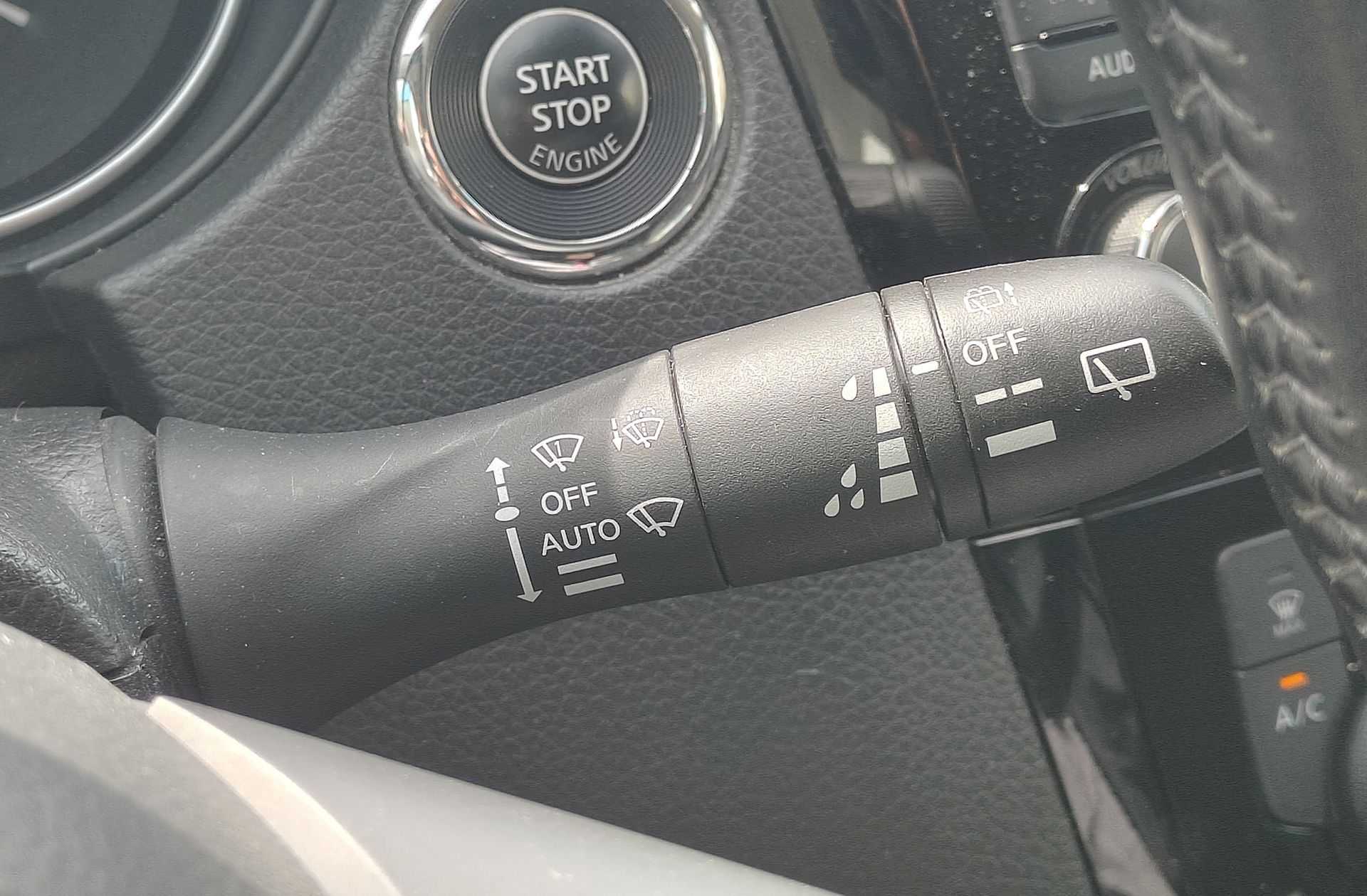 Nissan Qashqai DIG-T 160 N-Connecta 4x2 DCT - foto 26