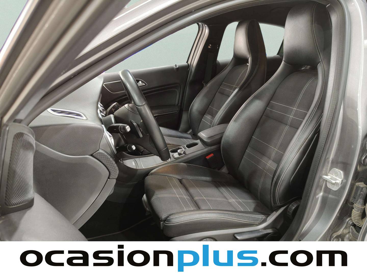 Foto asientos delanteros Mercedes Clase A Mercedes Clase A 200 d Urban (136 CV)