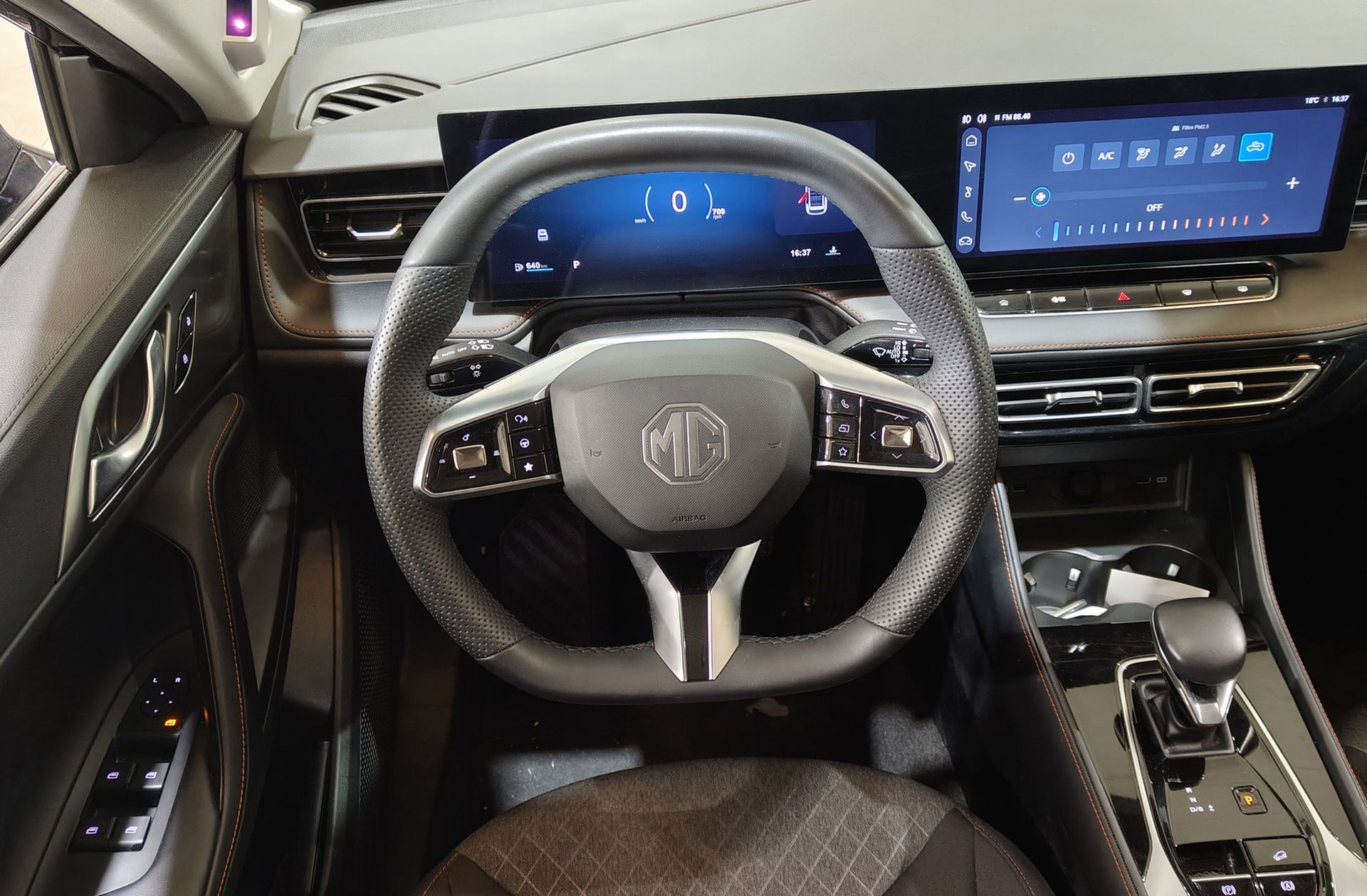 MG HS 1.5T Comfort DCT - foto 25