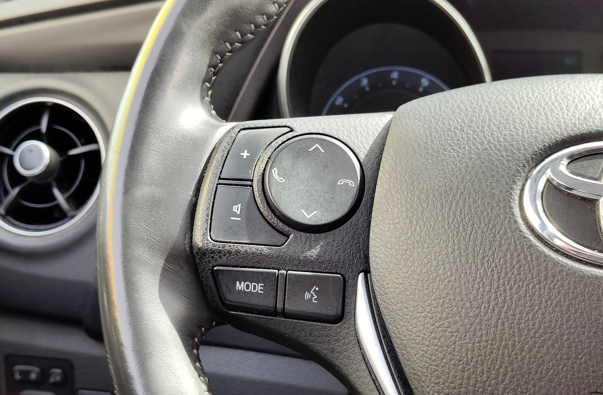 Toyota Auris 120T Active - foto 22