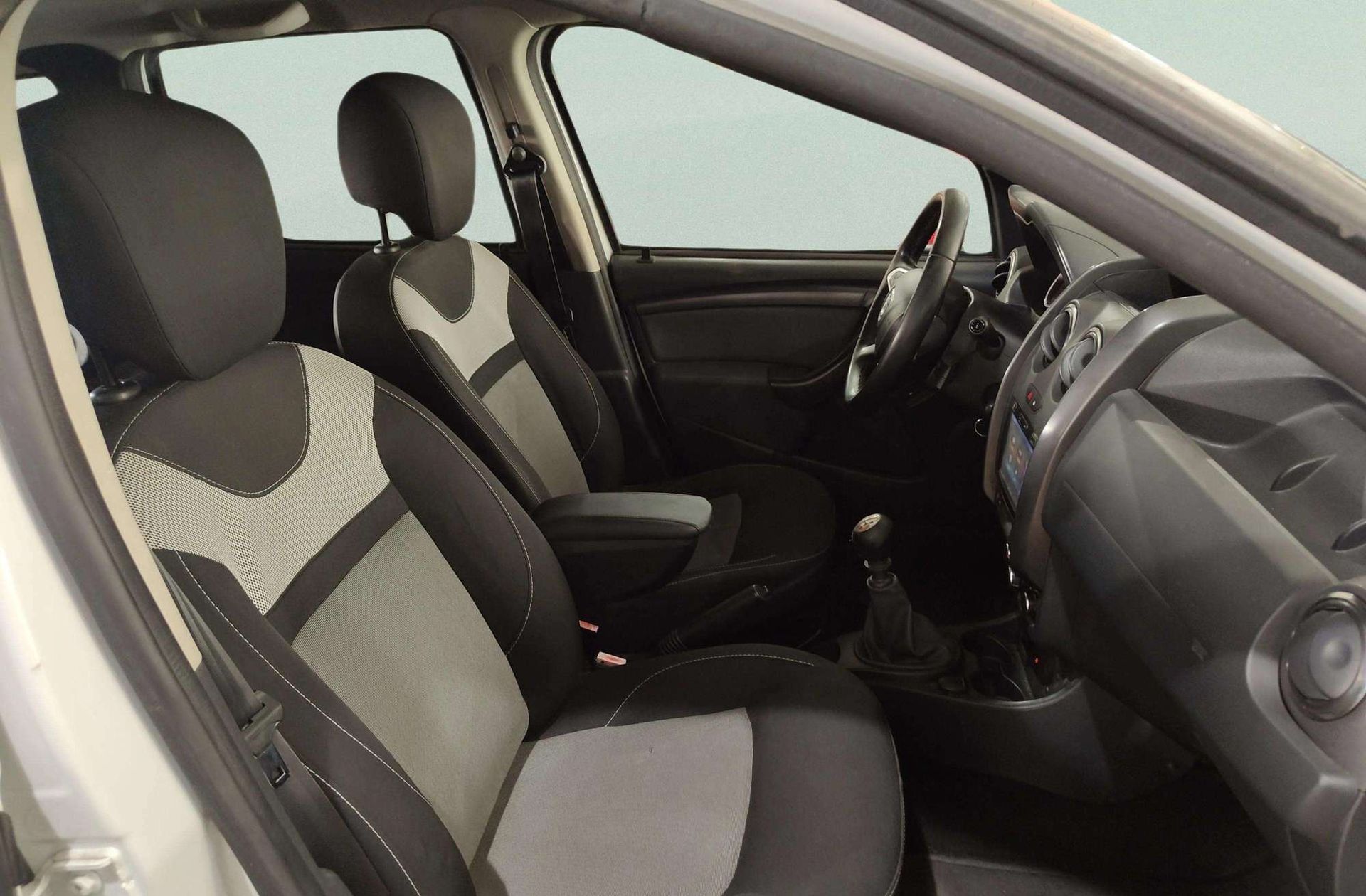 Dacia Duster Laureate dCi - foto 16