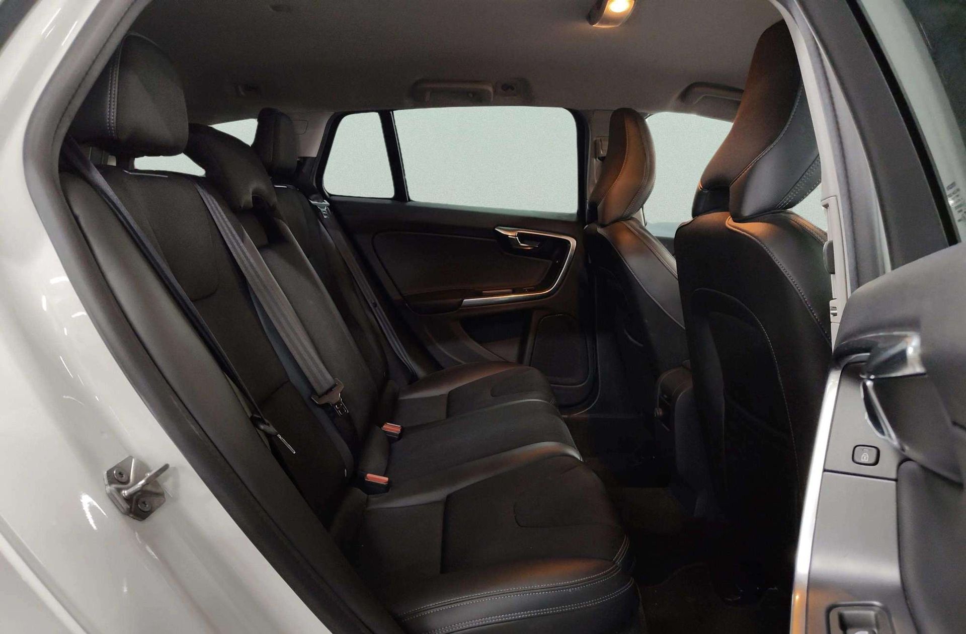 Volvo V60 D3 Kinetic - foto 18