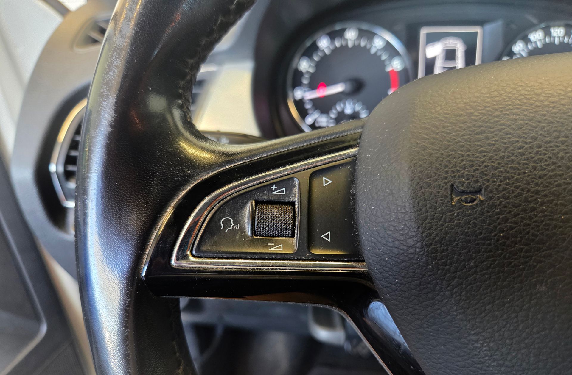 Škoda Fabia 1.0 MPI Like - foto 23