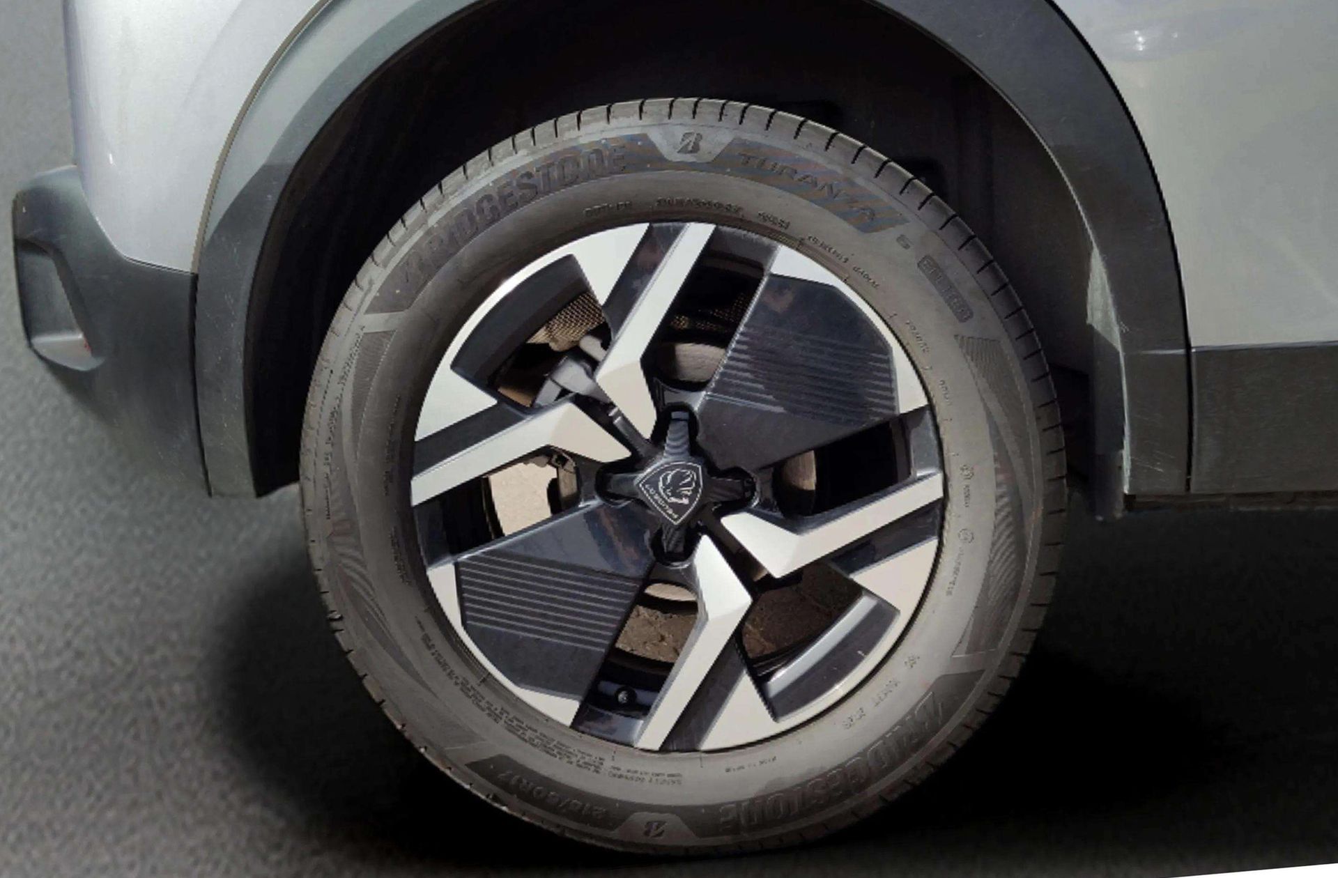 Peugeot 2008 Allure Hybrid eDCS6 - foto 35
