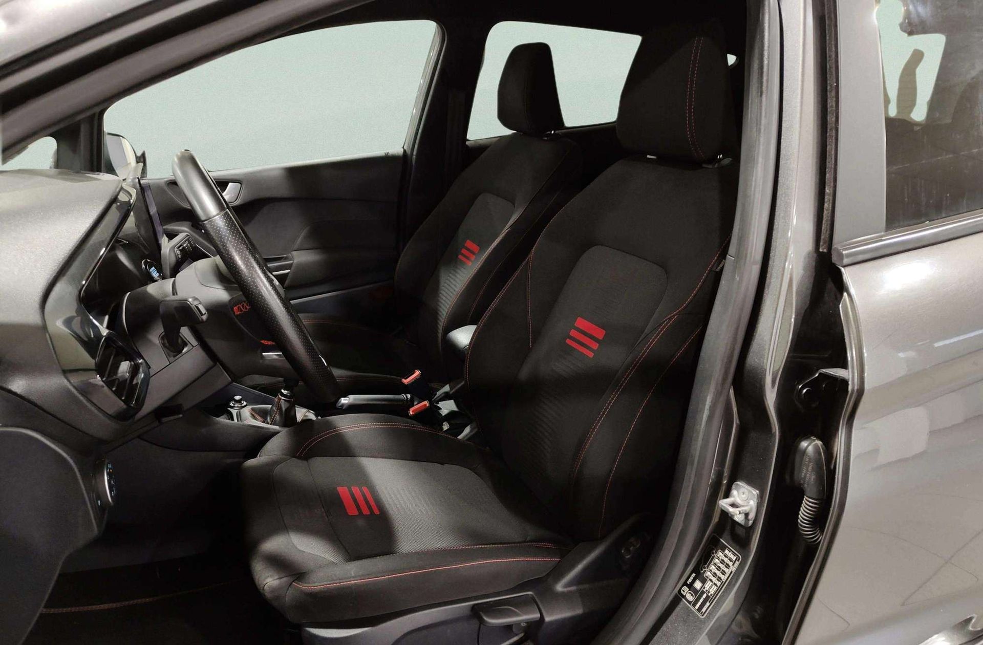 Ford Fiesta 1.0 EcoBoost MHEV ST-Line - foto 11