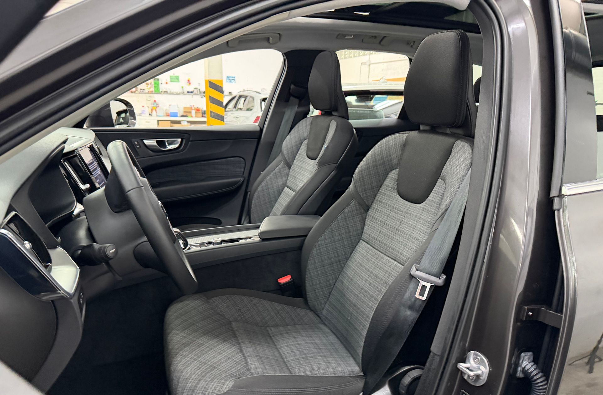 Volvo XC60 T6 Recharge Core AWD - foto 11
