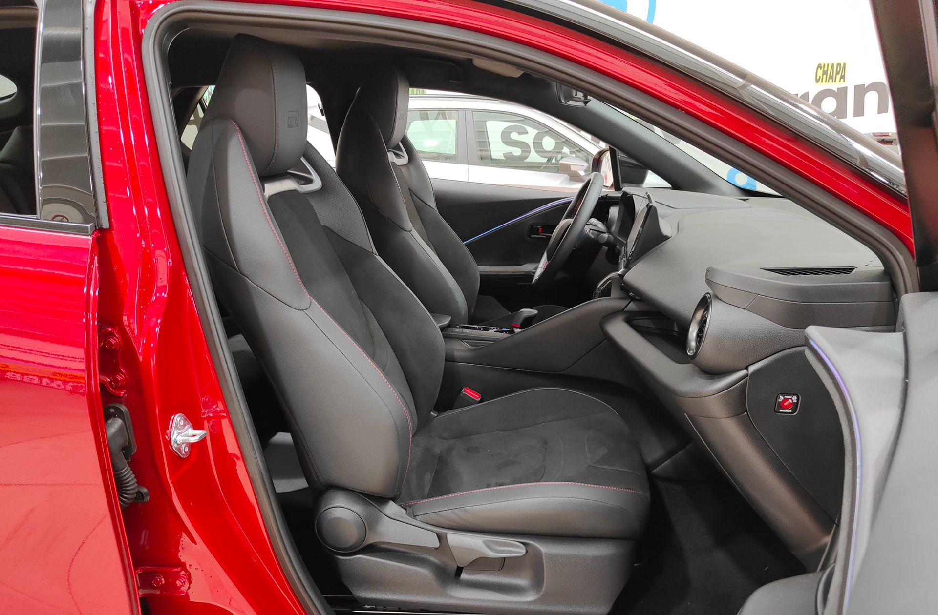 Toyota C-HR 220PH GR Sport - foto 20