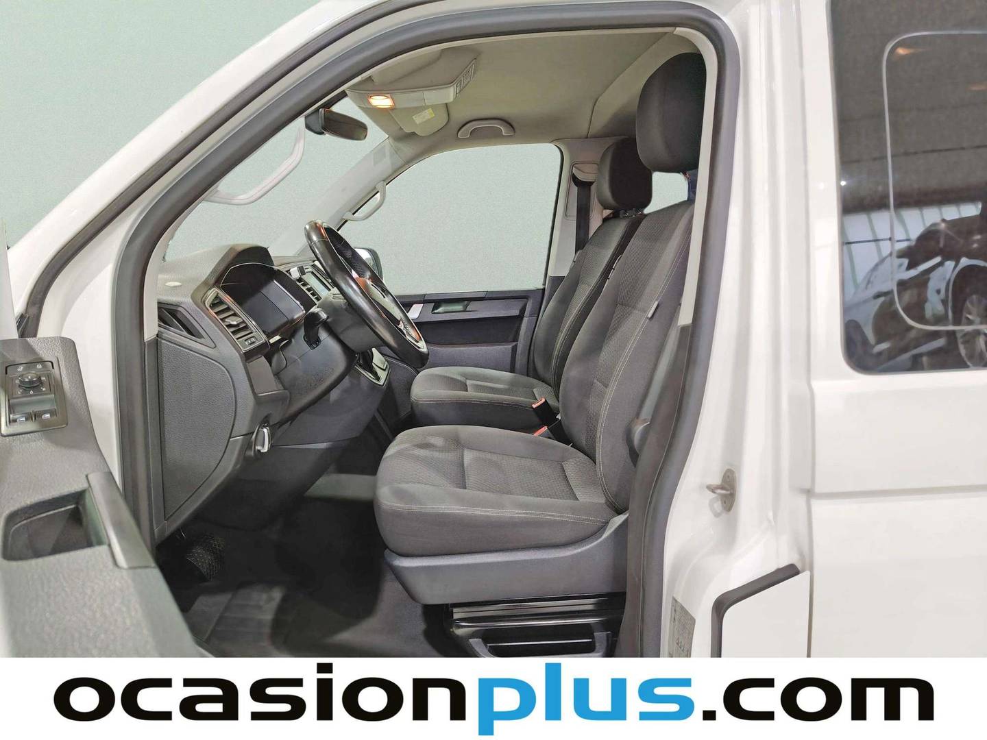 Foto asientos delanteros Volkswagen Multivan Volkswagen Multivan Outdoor Corto 2.0 TDI BMT (150 CV) DSG 7 Plazas