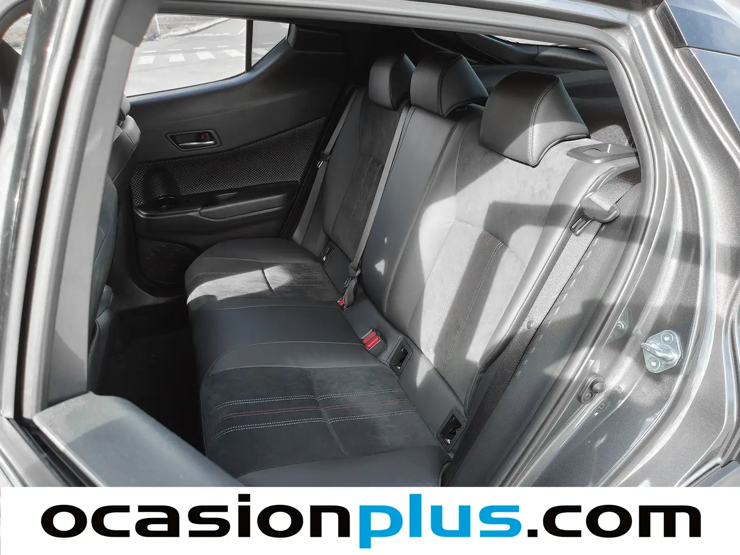 Foto Toyota C-HR Toyota C-HR 180H GR Sport Black Edition Auto (184 CV)