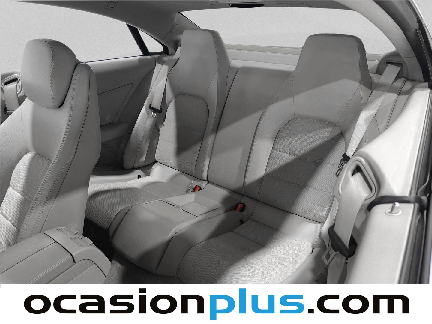 Foto asientos traseros Mercedes Clase E Mercedes Clase E E 220 CDI Coupe BE Elegance (170 CV)