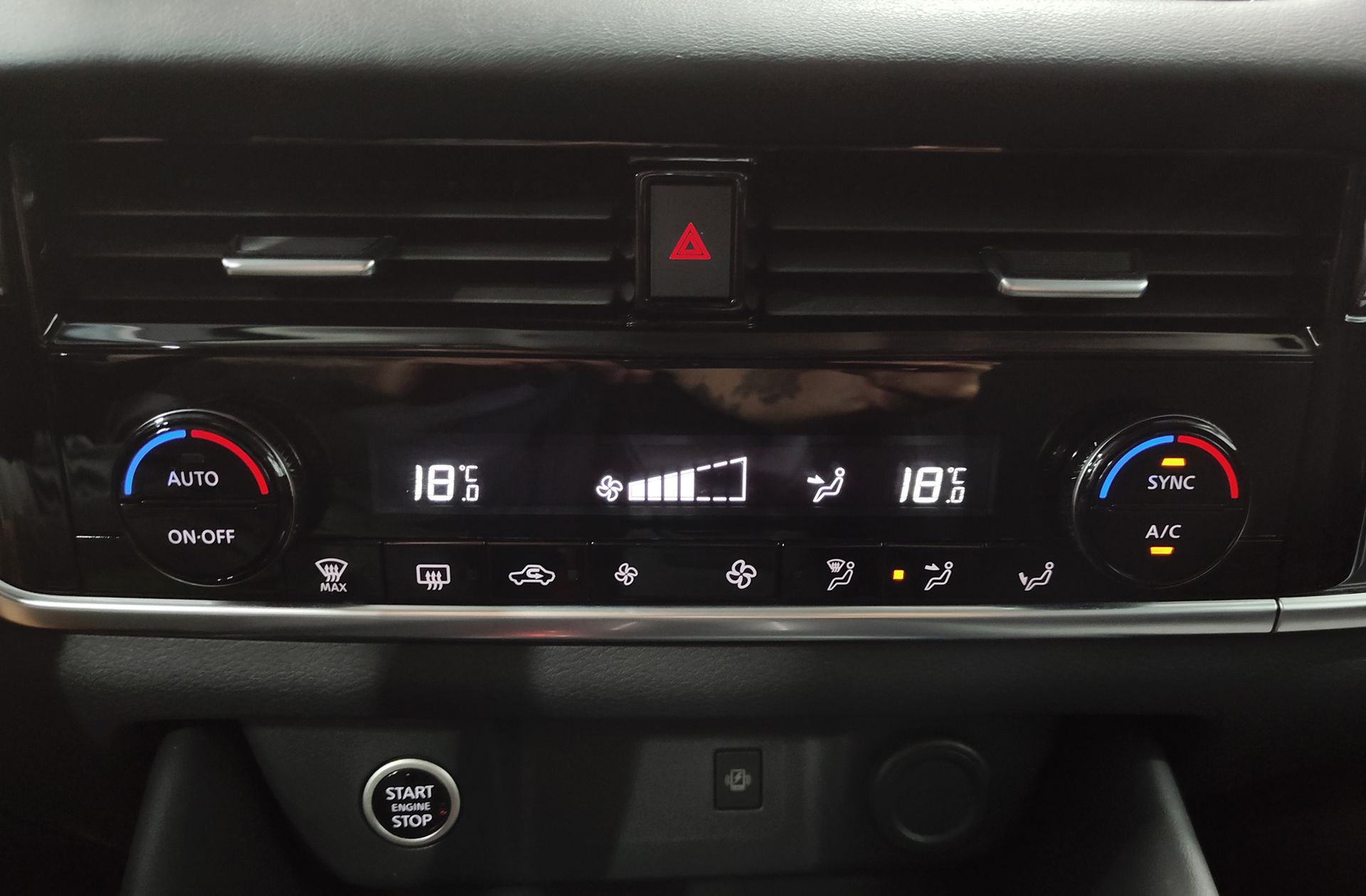 Nissan Qashqai DIG-T 158 mHEV N-Connecta Xtronic - foto 31