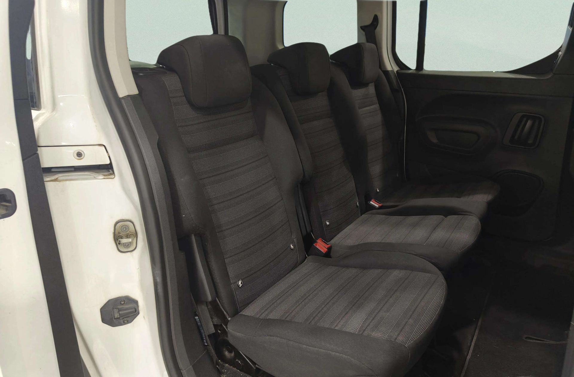 Opel Combo 1.2 Turbo Selective L - foto 16