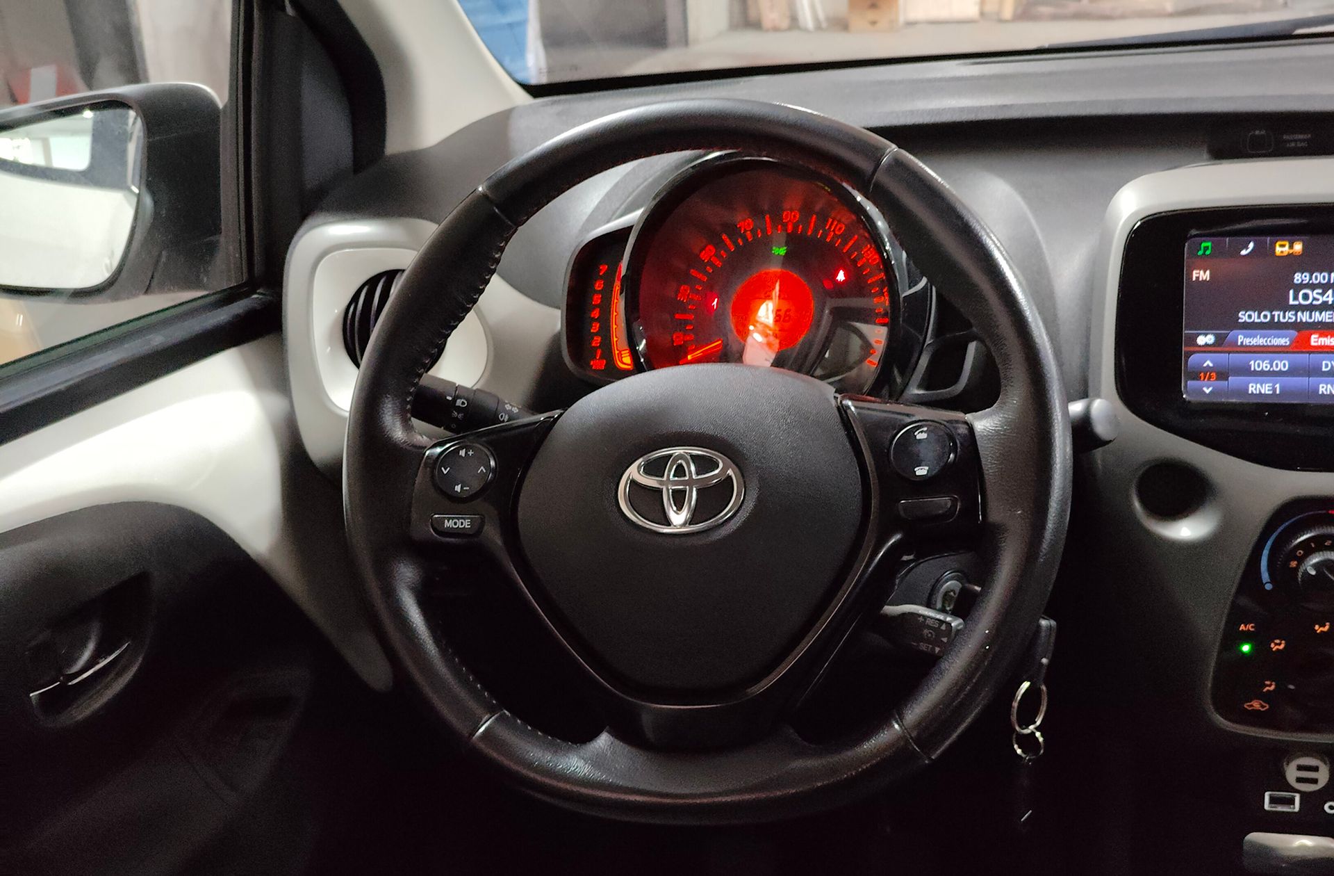 Toyota Aygo 1.0 70 x-play - foto 18