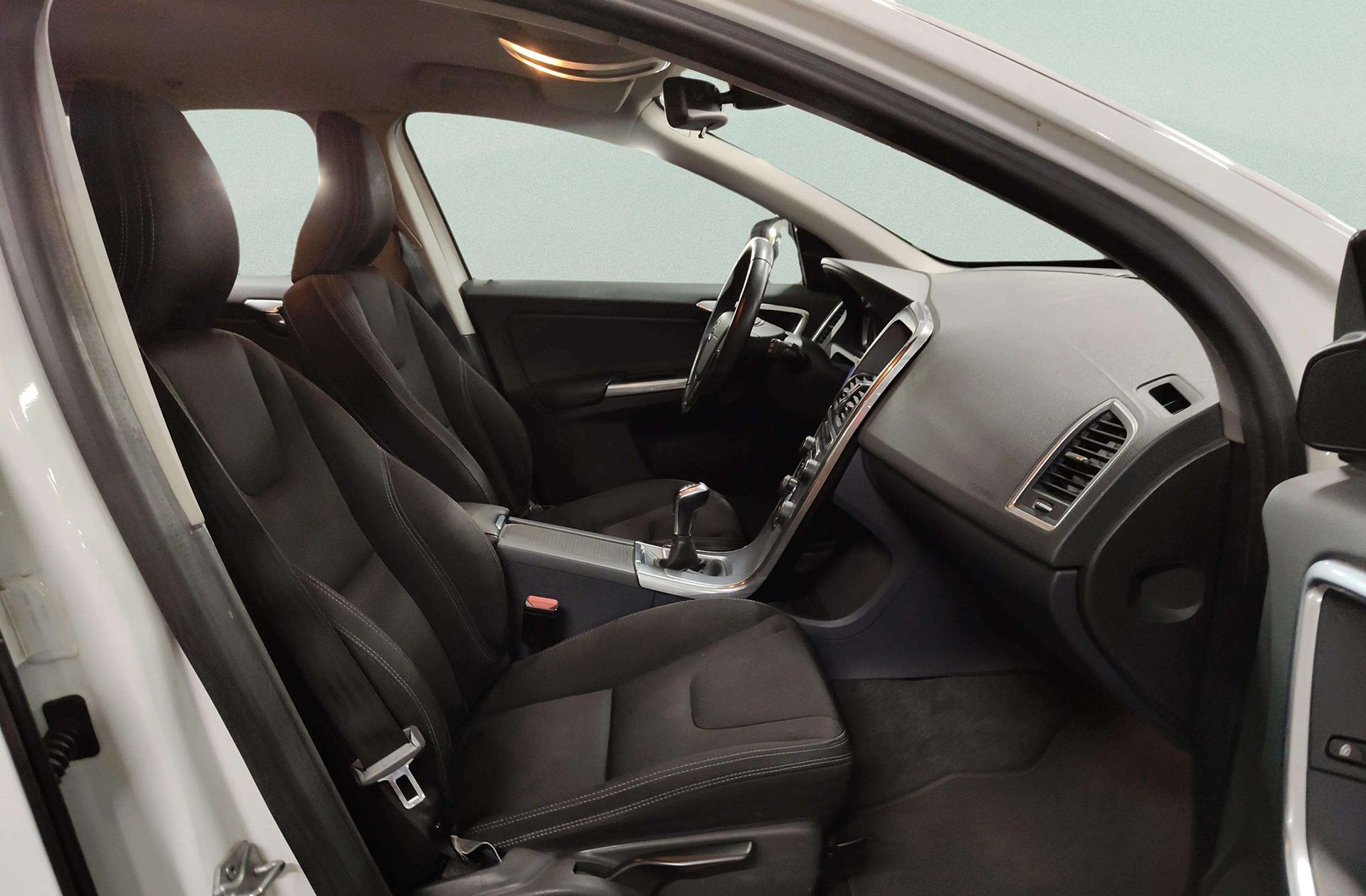 Volvo XC60 D3 Kinetic - foto 16