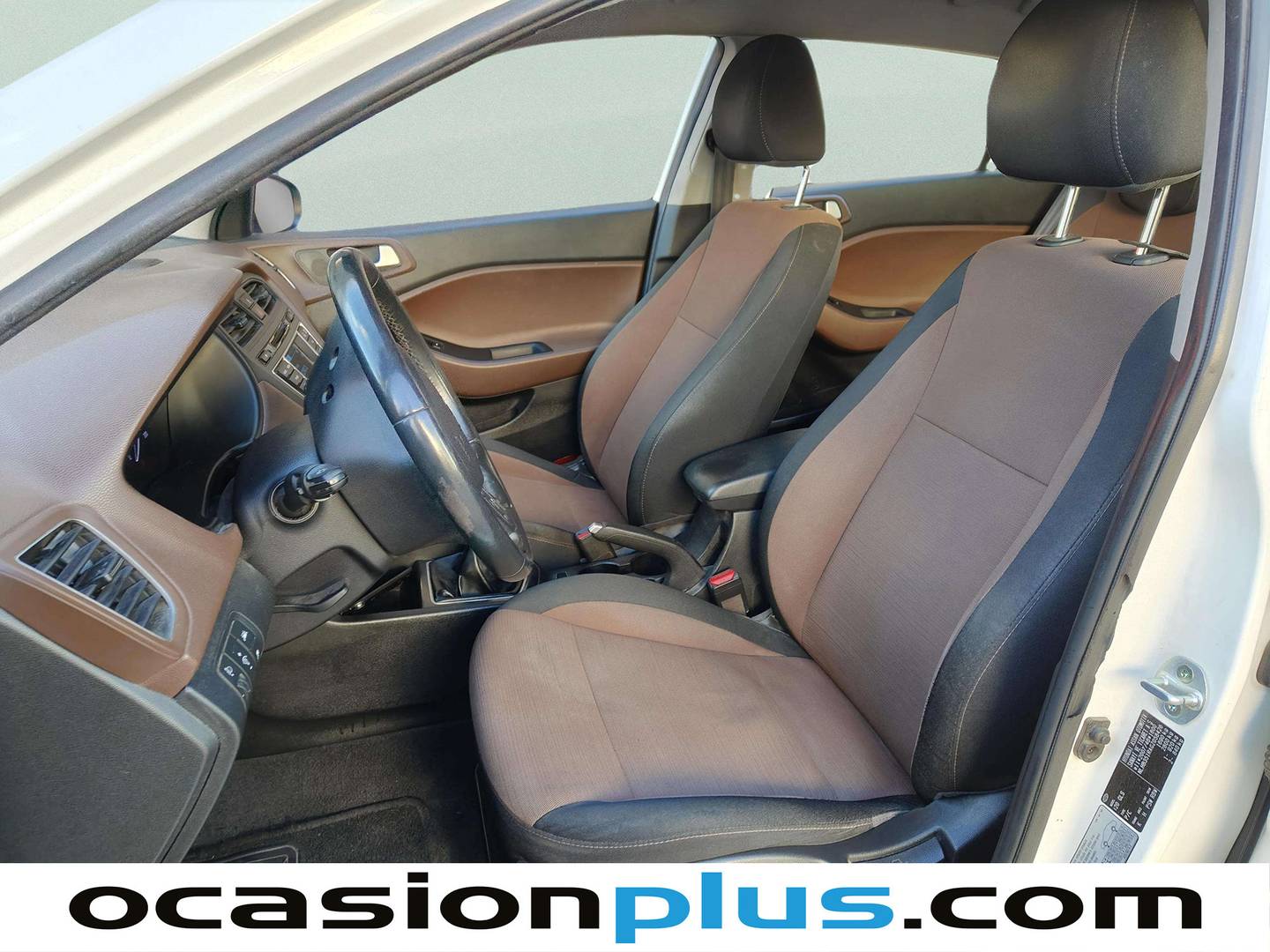 Foto asientos delanteros Hyundai i20 Hyundai i20 1.4 CRDI Tecno (90 CV)