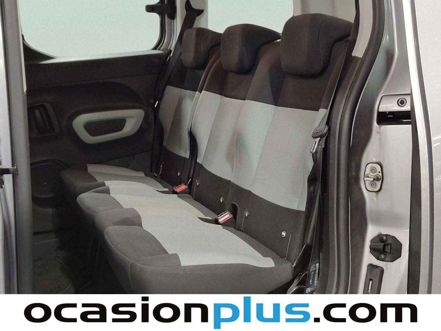 Foto asientos traseros Citroën Berlingo Citroën Berlingo Combi BlueHDi 100 S&S Talla M 100 Años (102 CV)