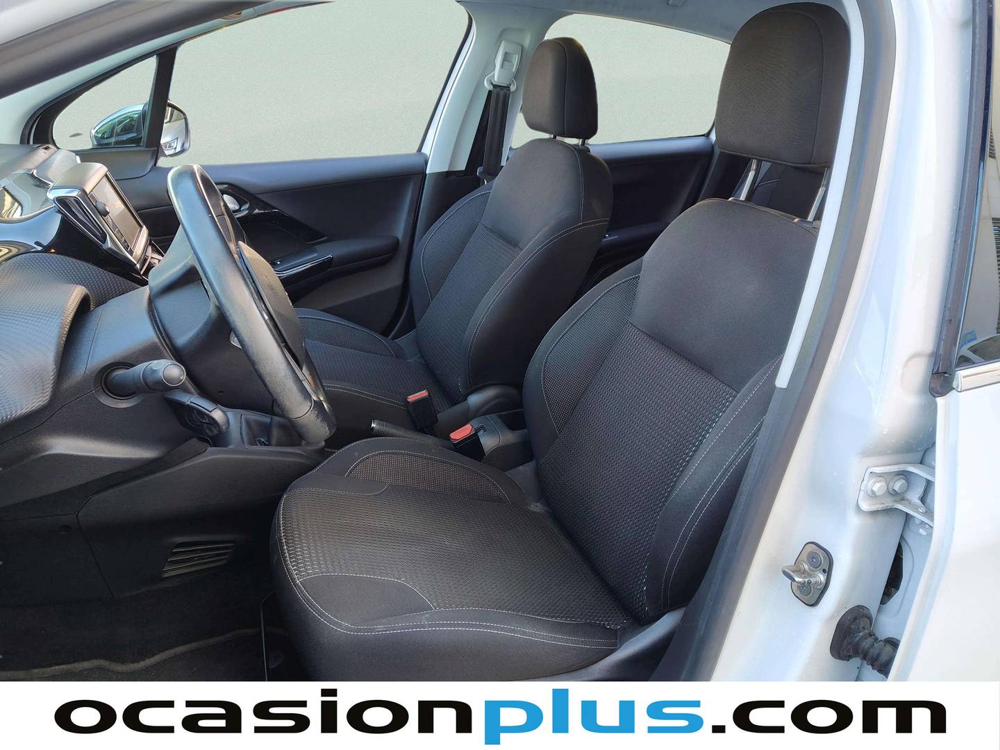 Foto asientos delanteros Peugeot 208 Peugeot 208 1.2 PureTech Allure (82 CV)